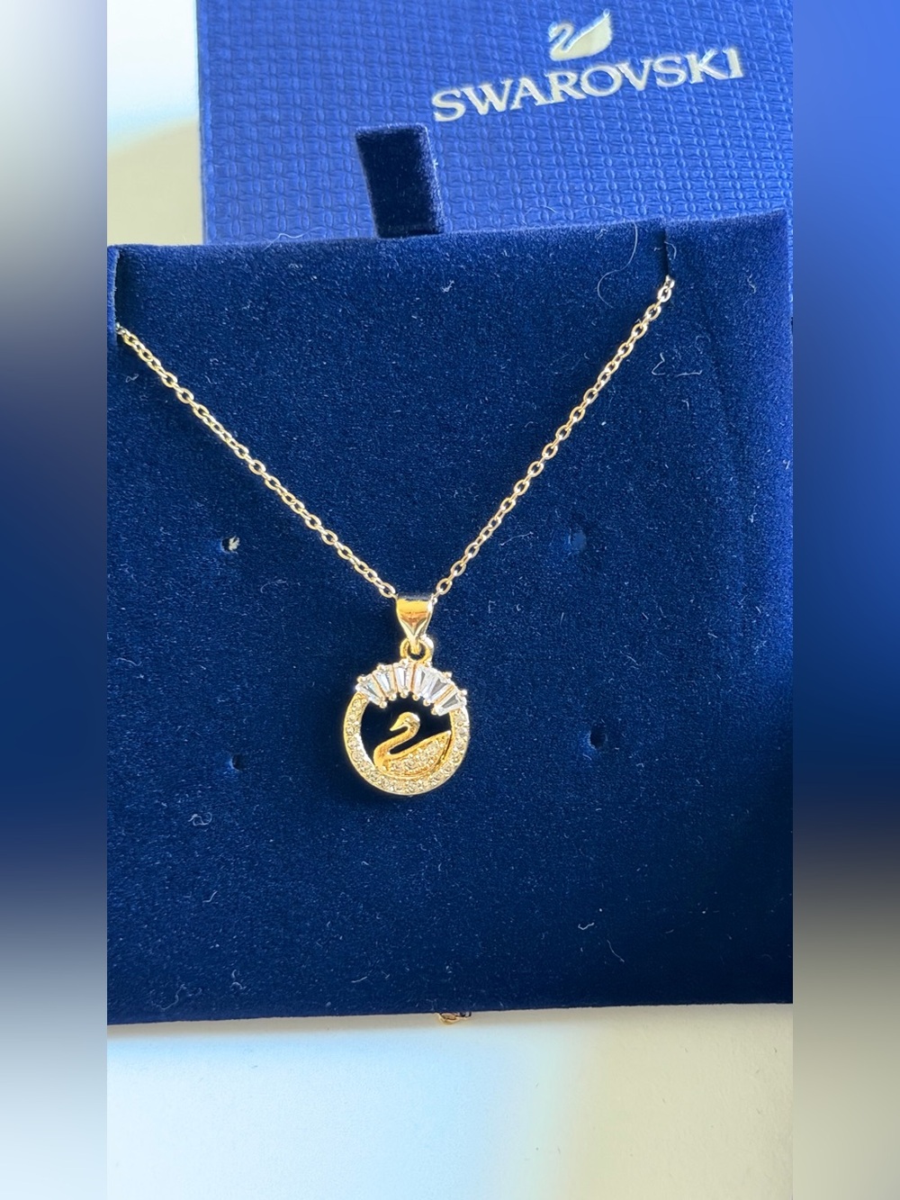 Swarovski Gold Swan Circle Pendant Necklace with Blue Packaging - Picture 2 of 4